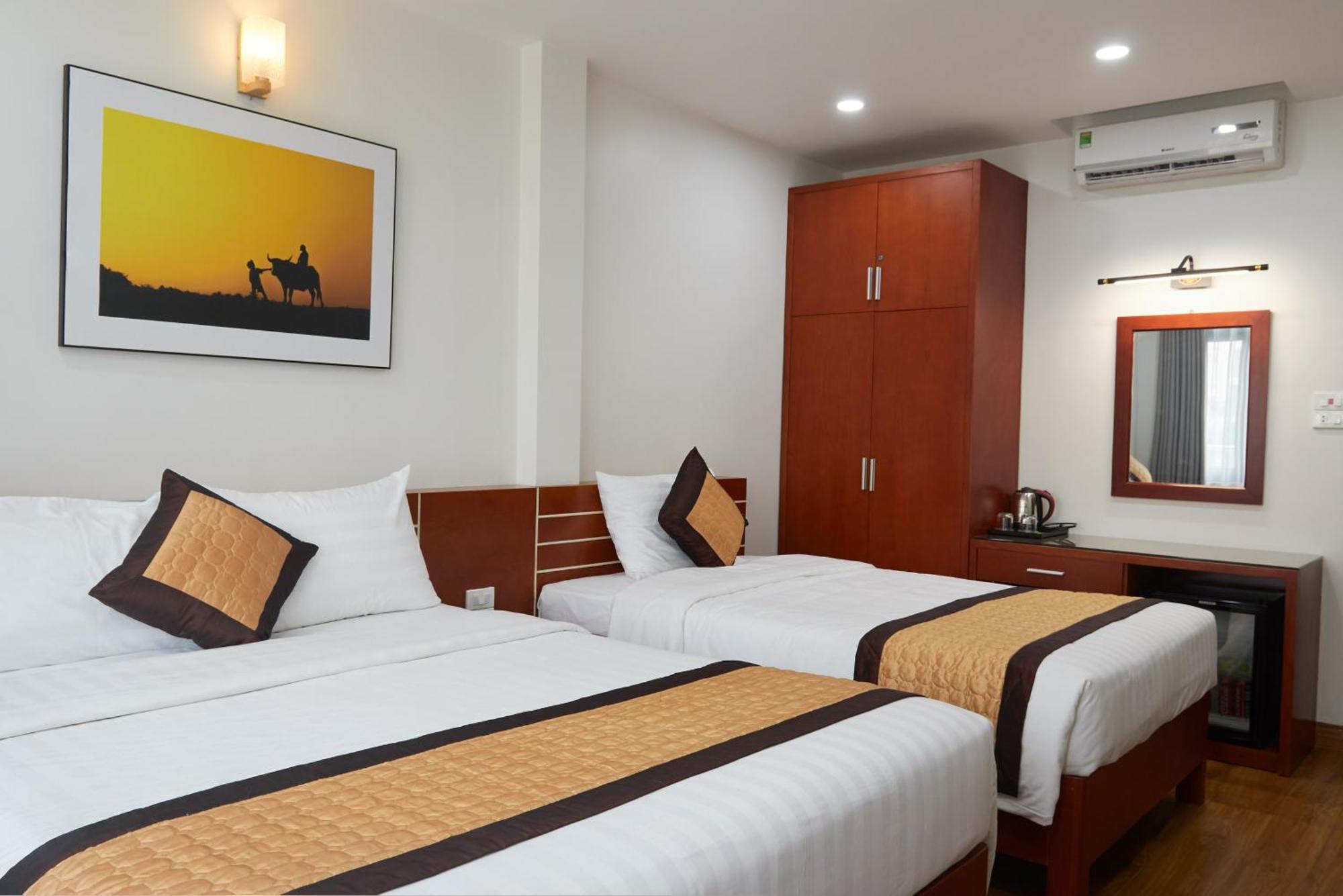 Van Nam Hotel Ха Лонг Екстериор снимка