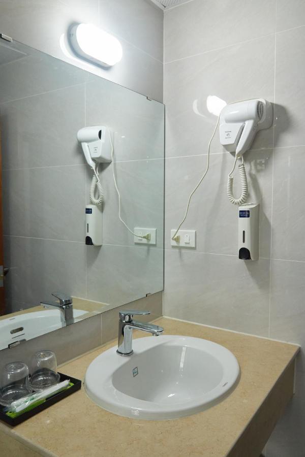 Van Nam Hotel Ха Лонг Екстериор снимка