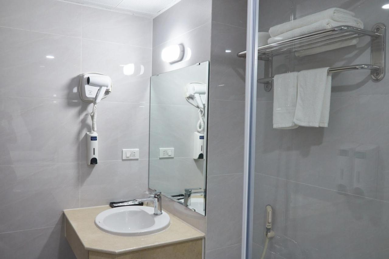 Van Nam Hotel Ха Лонг Екстериор снимка