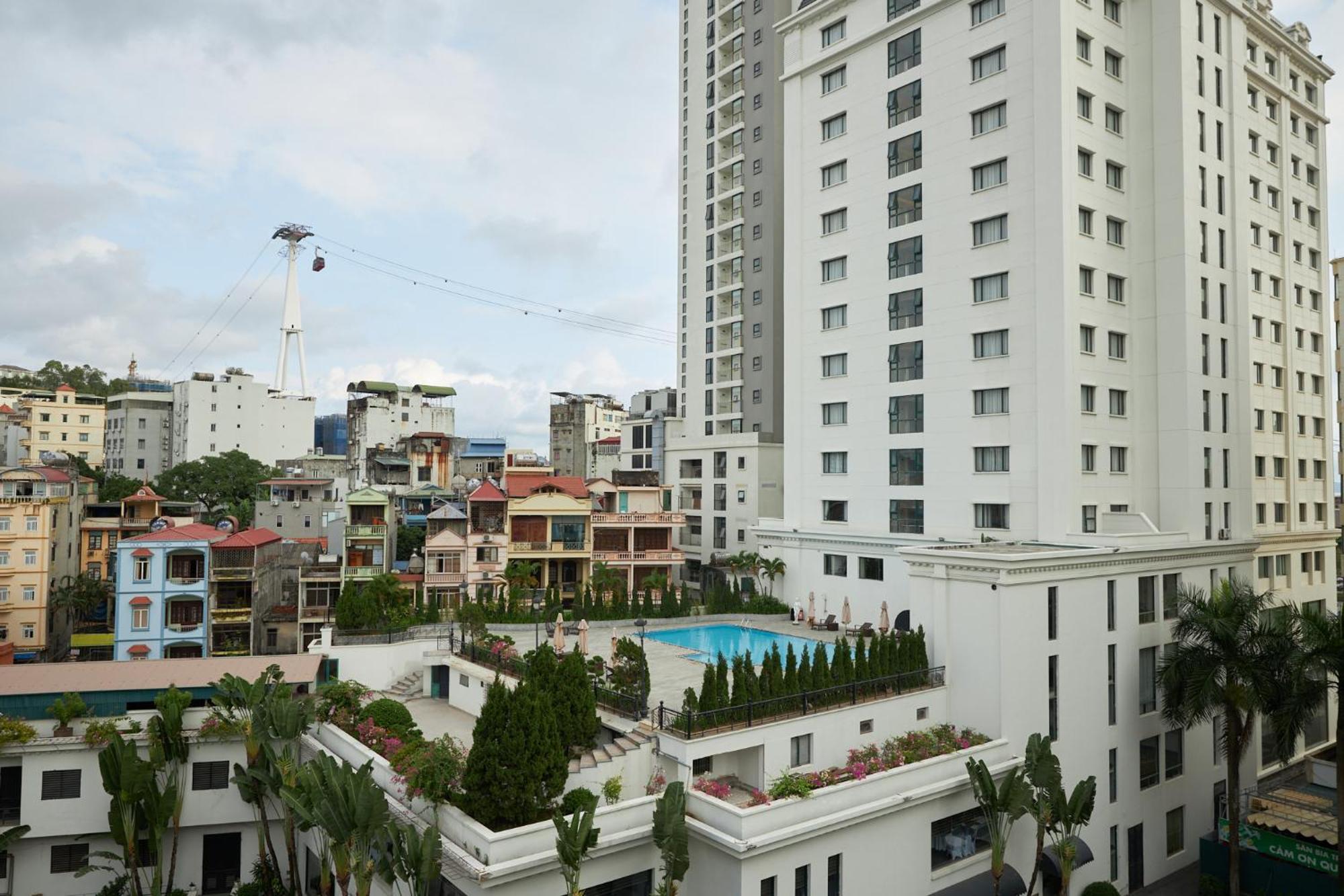 Van Nam Hotel Ха Лонг Екстериор снимка