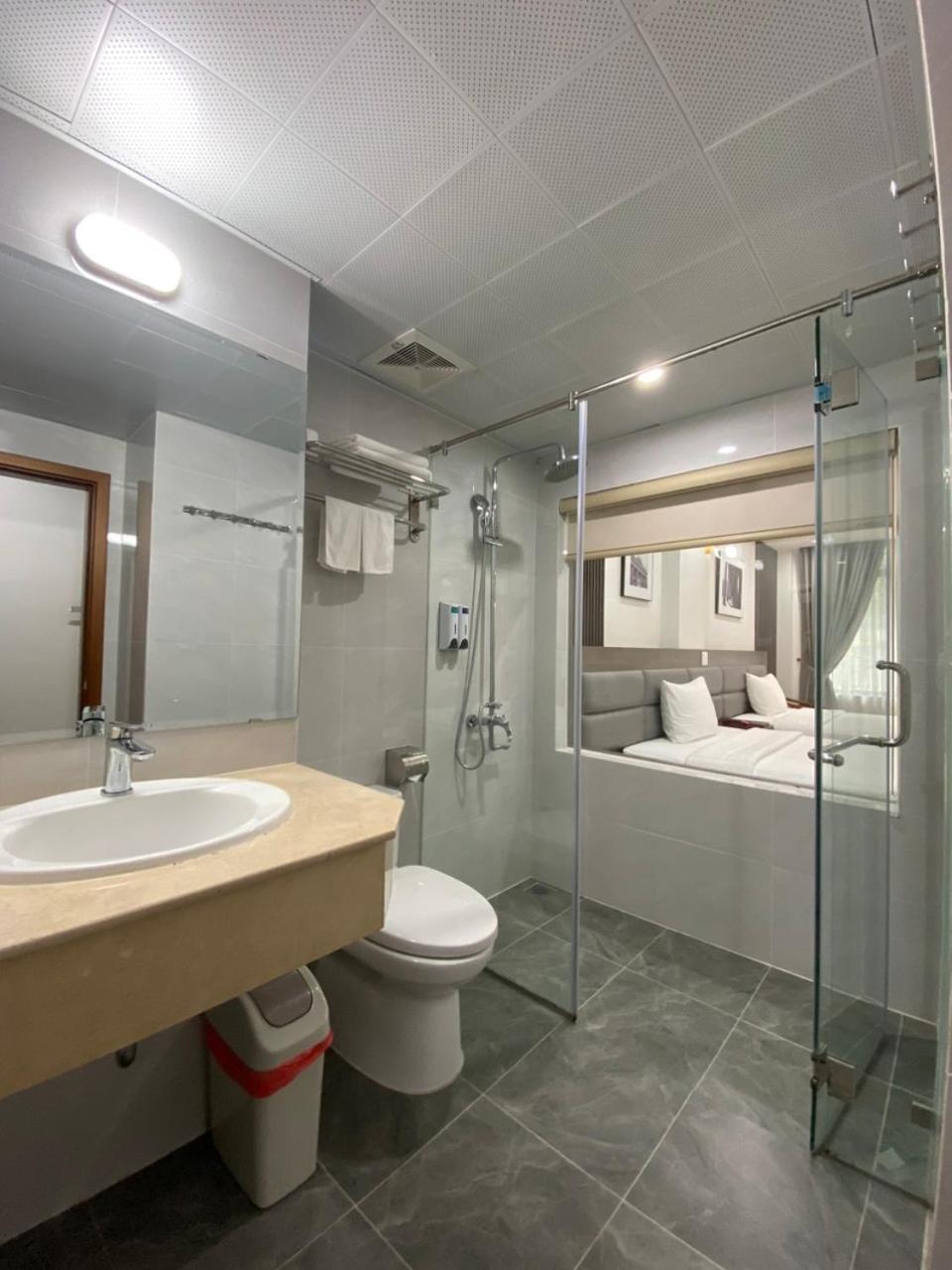 Van Nam Hotel Ха Лонг Екстериор снимка