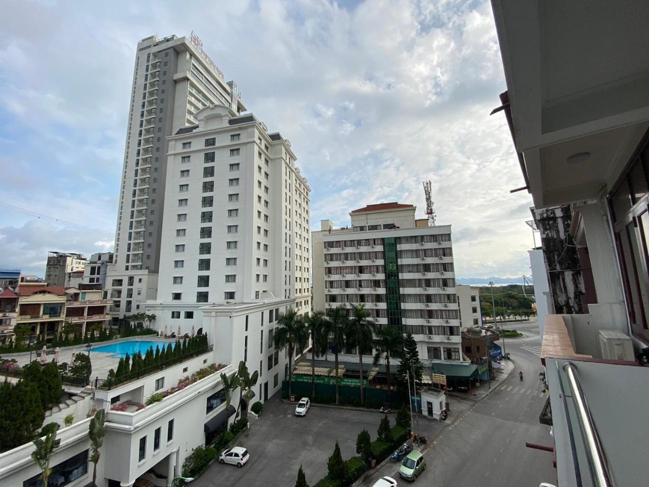 Van Nam Hotel Ха Лонг Екстериор снимка