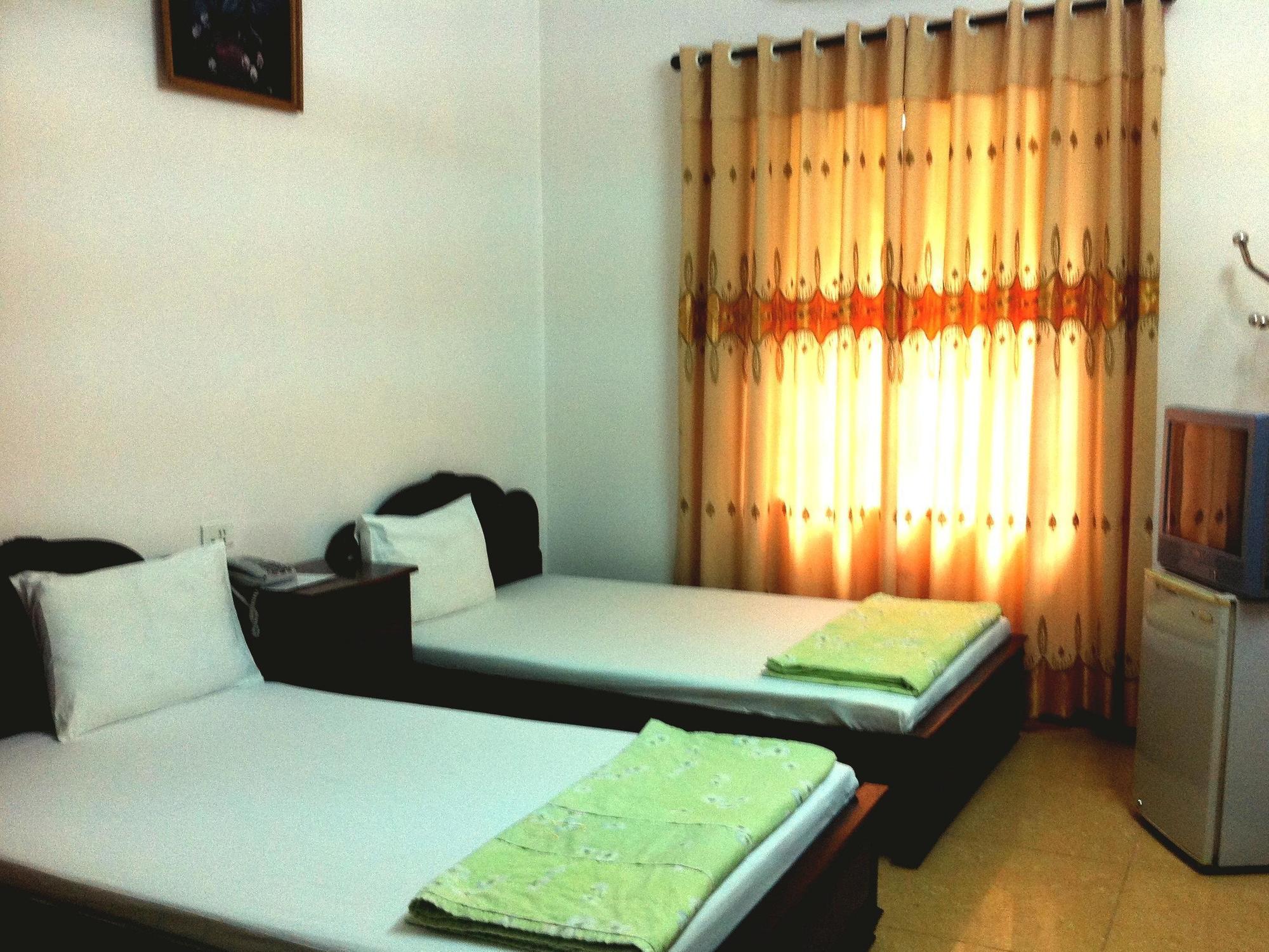 Van Nam Hotel Ха Лонг Екстериор снимка